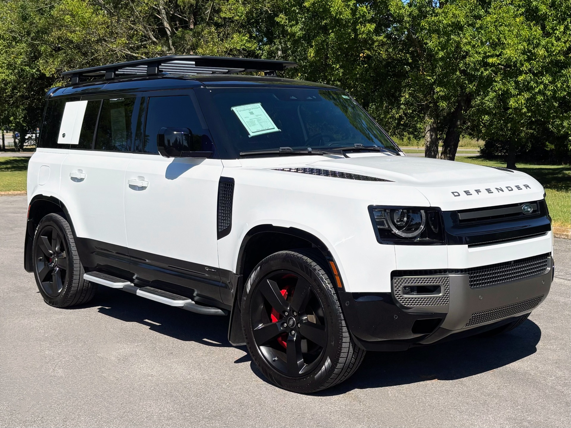 2021 Land Rover Defender 110 X-DYNAMIC HSE w/ HUD, COLD CLIMATE PKG, MERIDIAN AUDIO, 22 INCH WHEELS