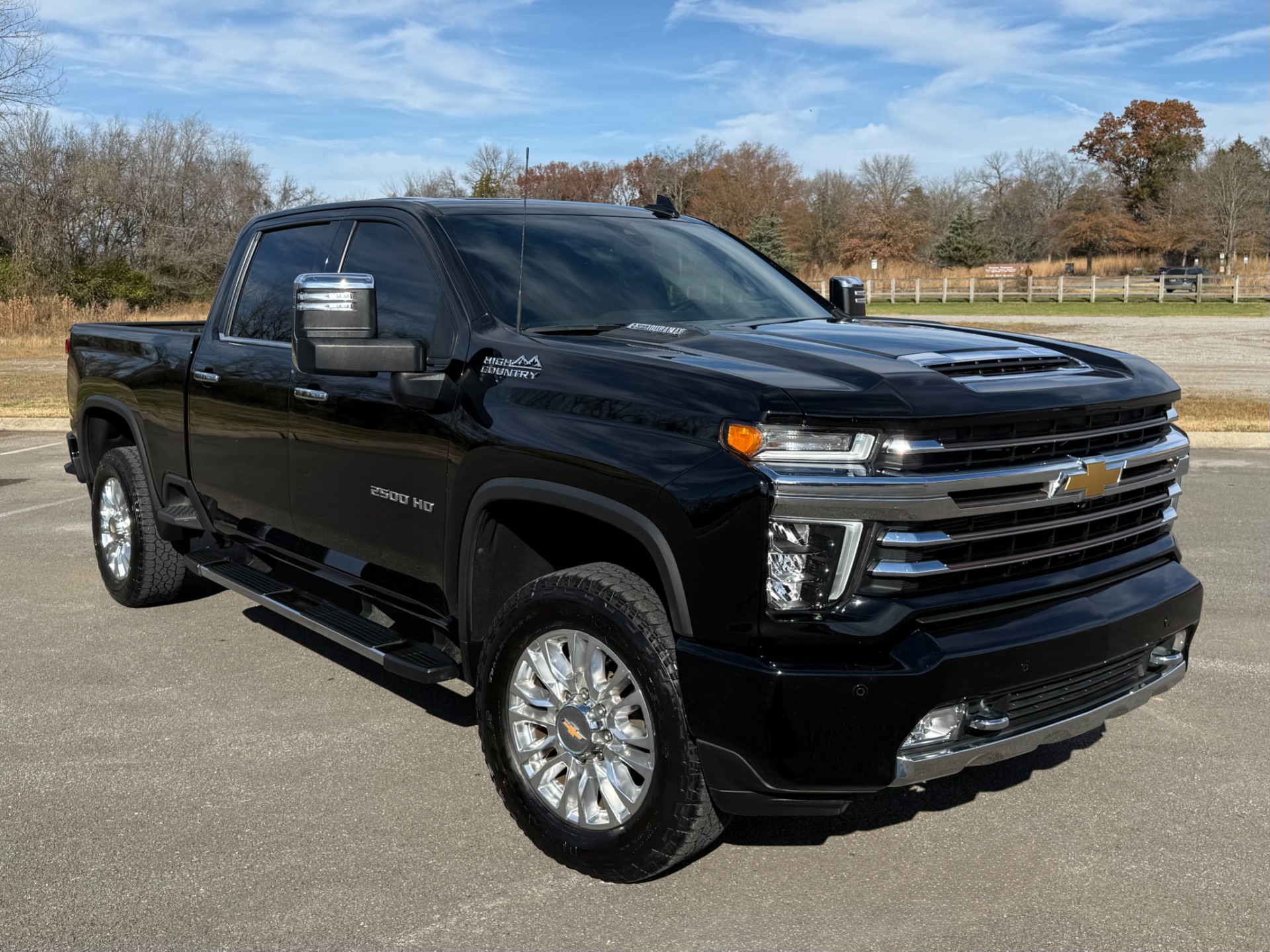 2023 Chevrolet Silverado 2500HD High Country Deluxe w/ Z71 OFF-ROAD PKG, POWER SUNROOF, 6.6L DURAMAX