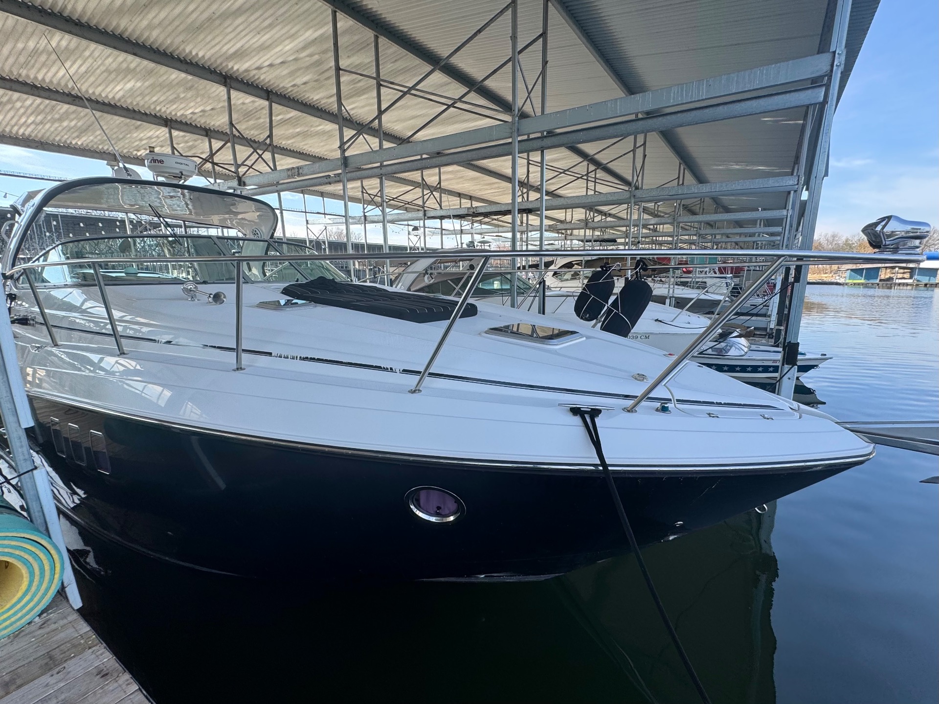 2014 Rinker 360 CABIN MOTORBOAT, FIBERGLASS