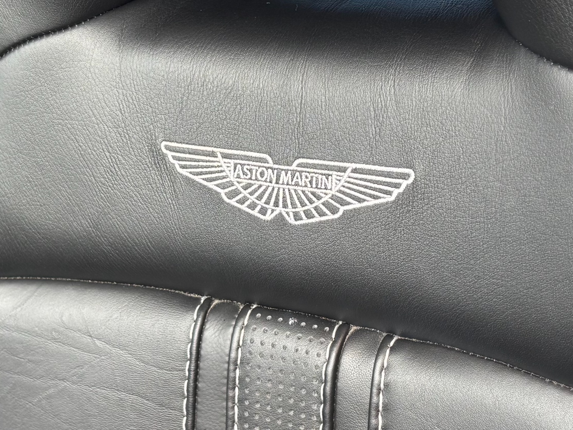 2019 Aston Martin Vantage Base - Photo 13
