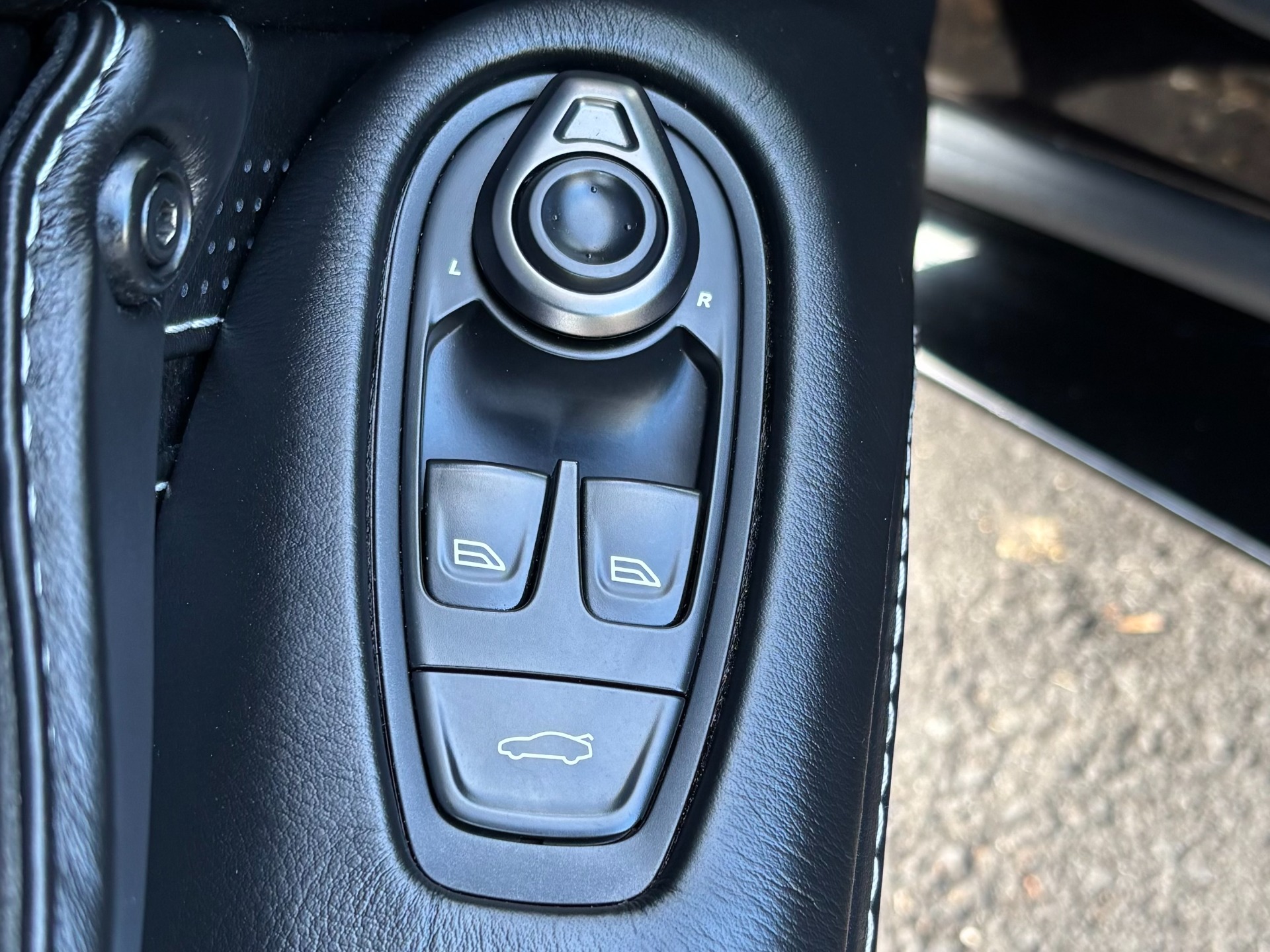 2019 Aston Martin Vantage Base - Photo 33