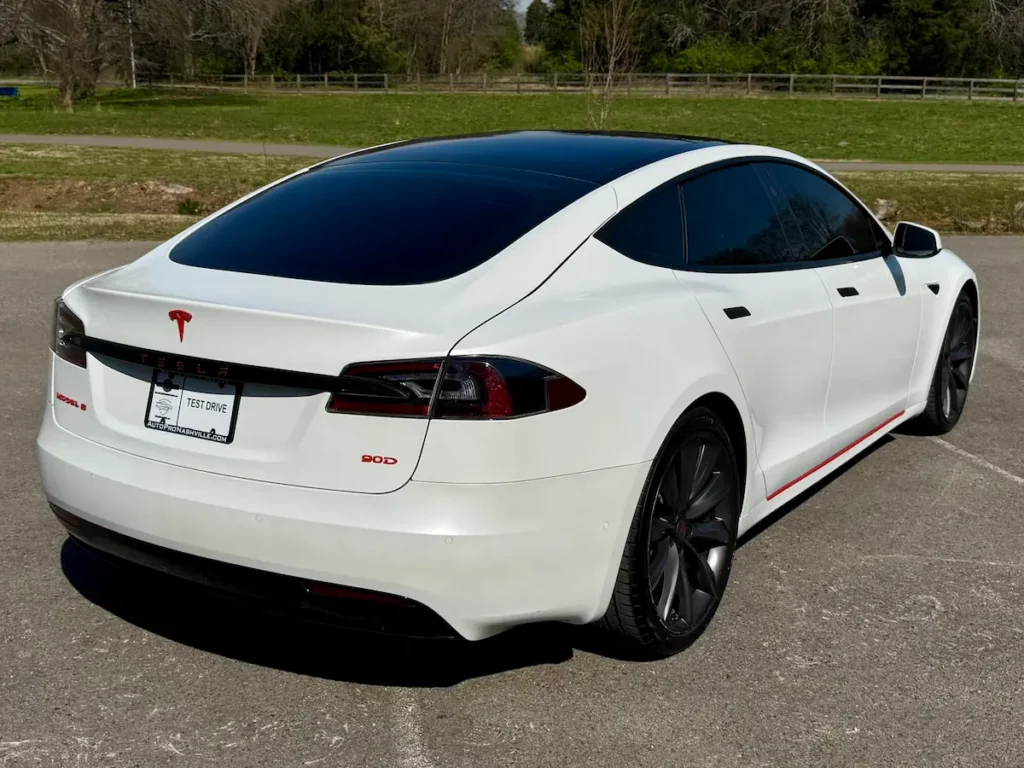 Rear three-quarter view of 2017 Tesla Model S 90D in white