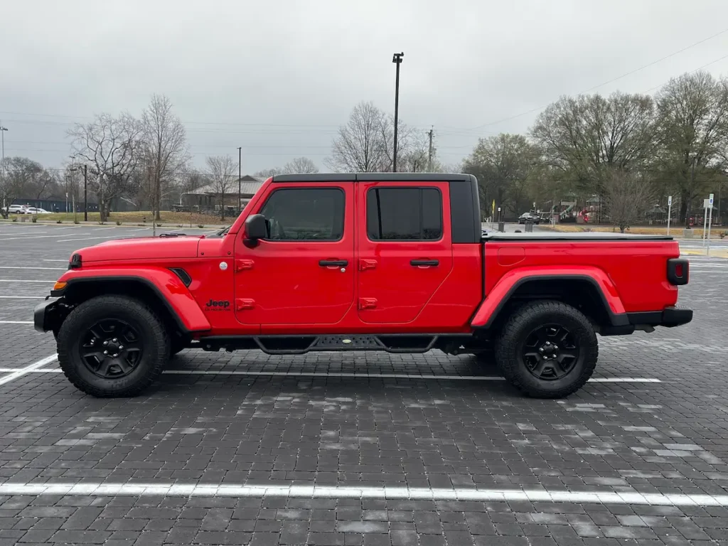 2021 Jeep Gladiator Sport side profile