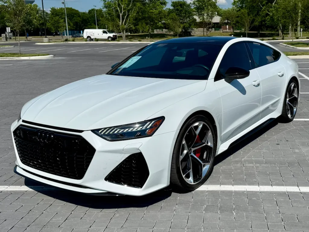 2024 Audi RS7 white sportback front view with black grille
