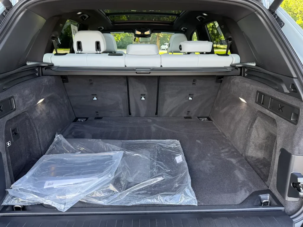 2024 BMW X5 cargo area behind rear seats