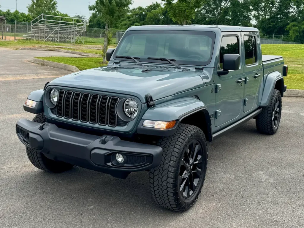 Front three-quarter view of 2025 Jeep Gladiator Nighthawk