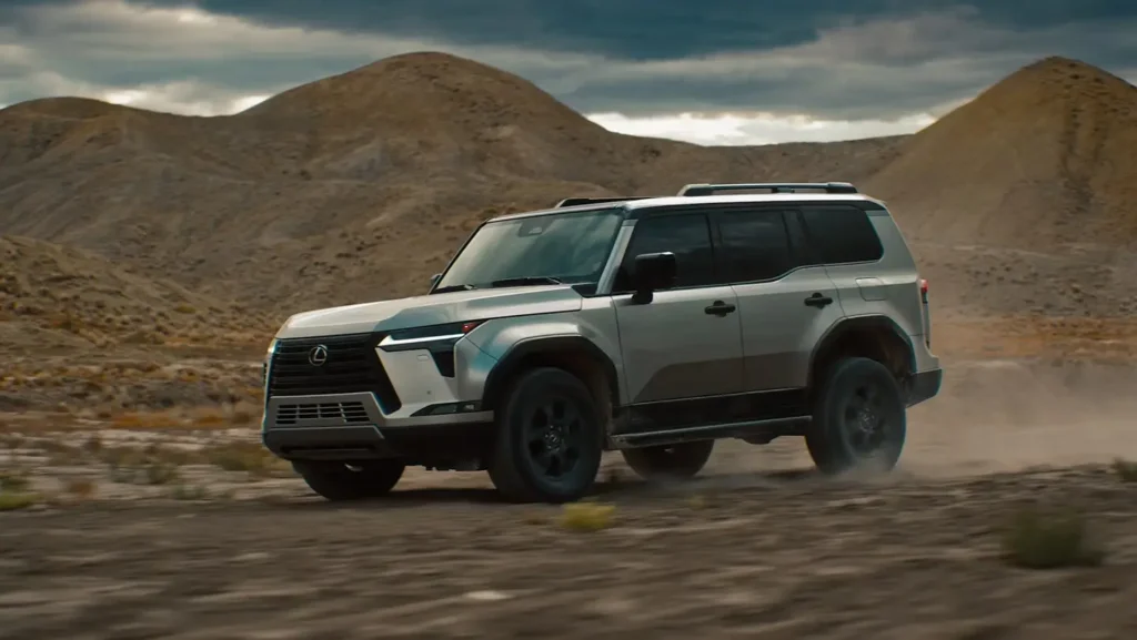 Front view of the 2025 Lexus GX 550 showcasing its bold grille, rugged stance, and sleek LED headlights.