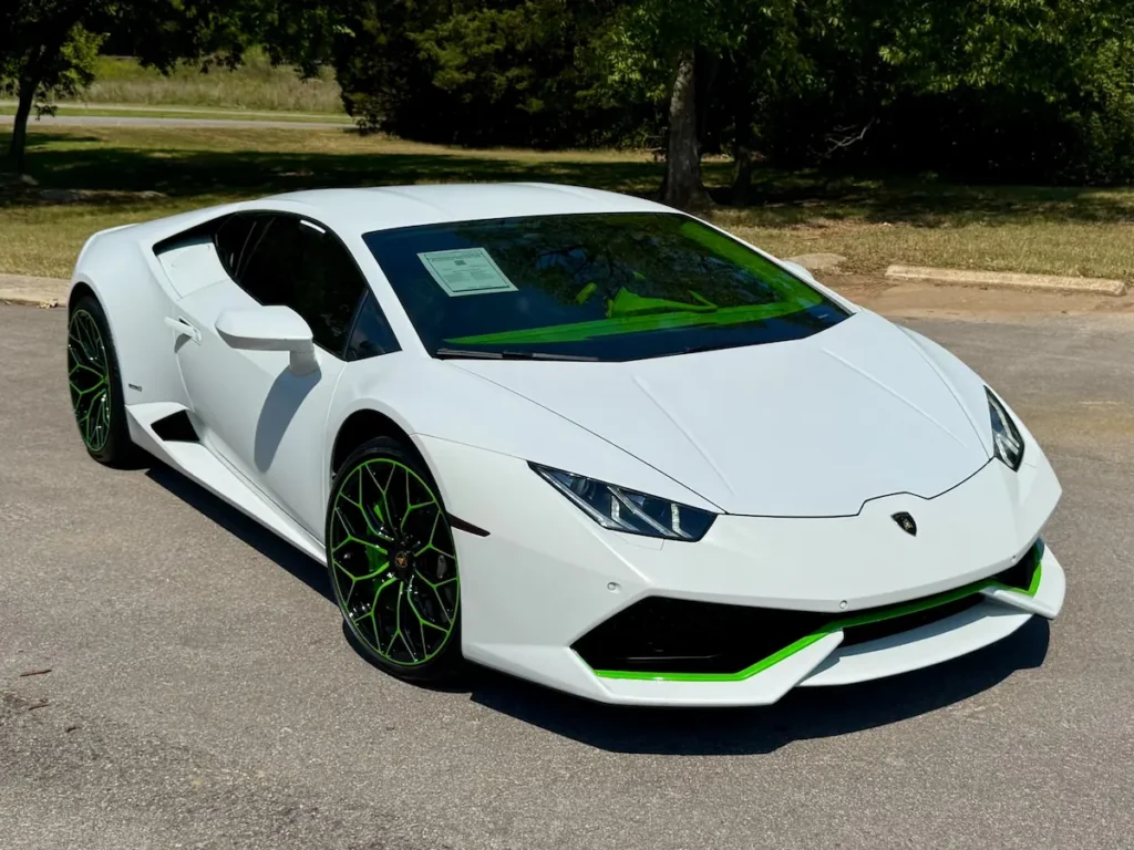 Front view of Lamborghini Huracán LP 610-4 in white with green accents.