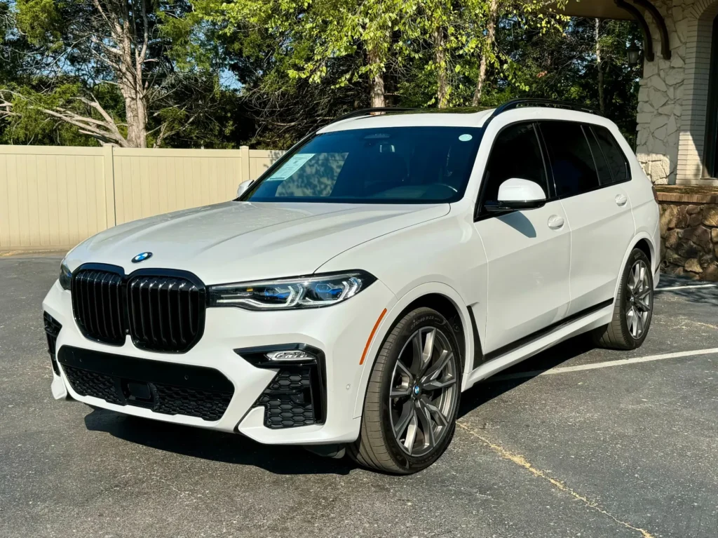 Front view of a used 2021 BMW X7 M50i with Driving Assistance Professional and Dynamic Handling packages.