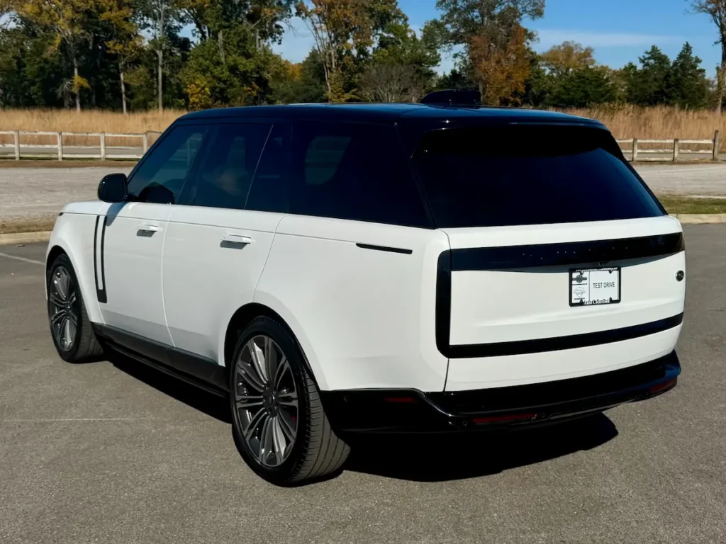 Rear view of 2023 Land Rover Range Rover P530 SE in white with black roof.