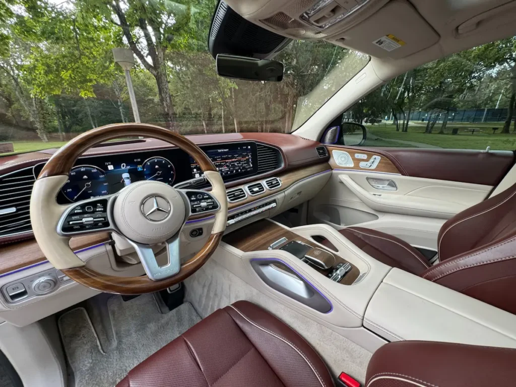 2023 Mercedes-Benz Maybach GLS 600 luxury interior cockpit