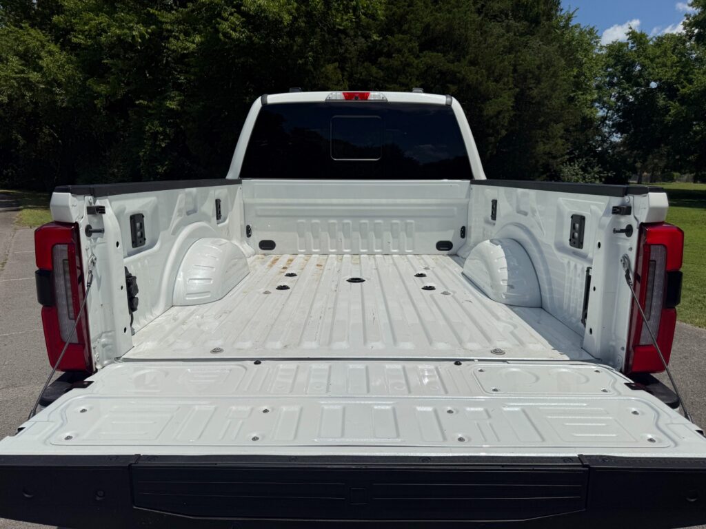 Used 2024 Ford F-350 Super Duty Platinum pickup truck bed with 5th-wheel hitch prep package