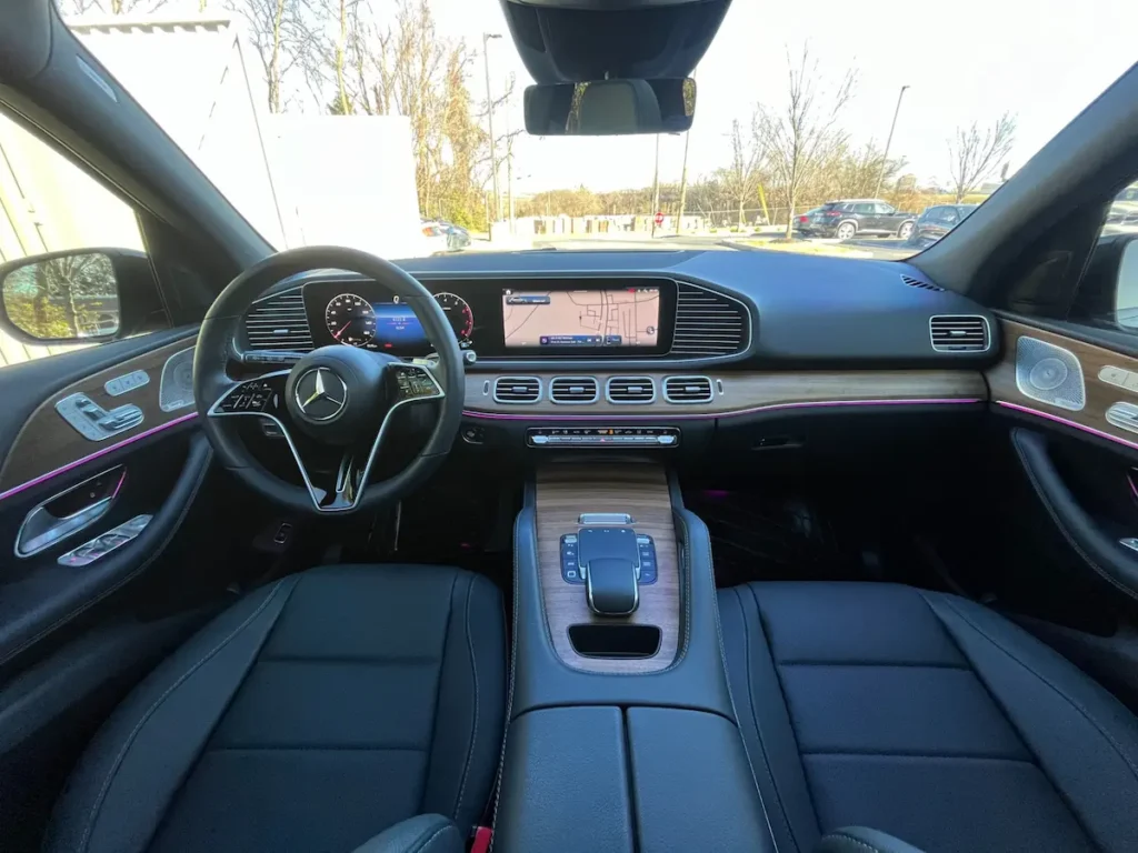 Mercedes-Benz GLE 450 interior cockpit with widescreen display